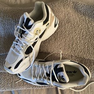 Adidas Astir -chunky dad shoes